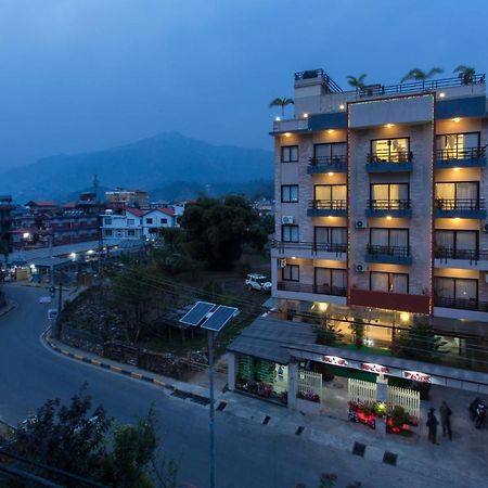 פוקהרה Hotel Queens Park מראה חיצוני תמונה