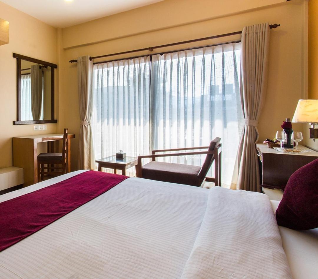 פוקהרה Hotel Queens Park מראה חיצוני תמונה