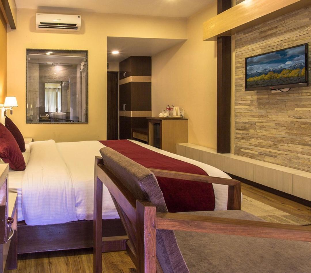 פוקהרה Hotel Queens Park מראה חיצוני תמונה