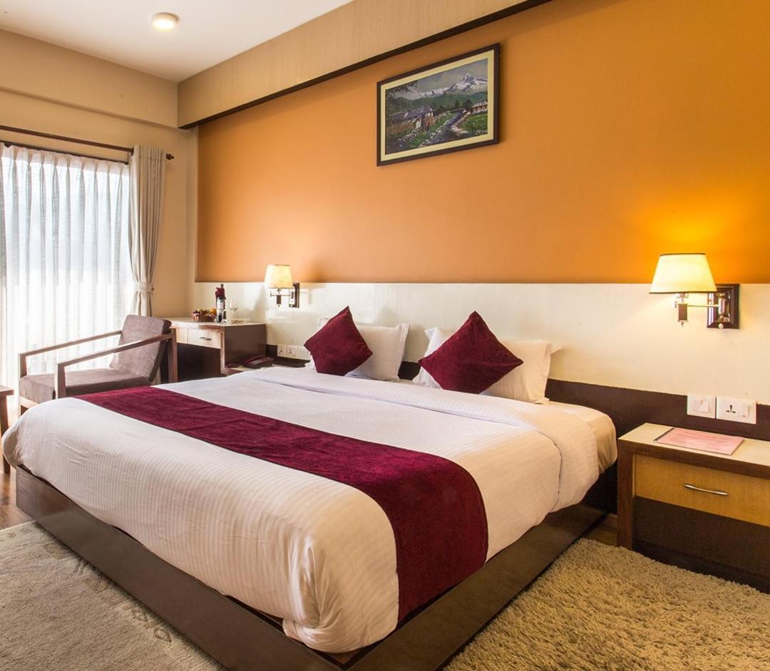 פוקהרה Hotel Queens Park מראה חיצוני תמונה