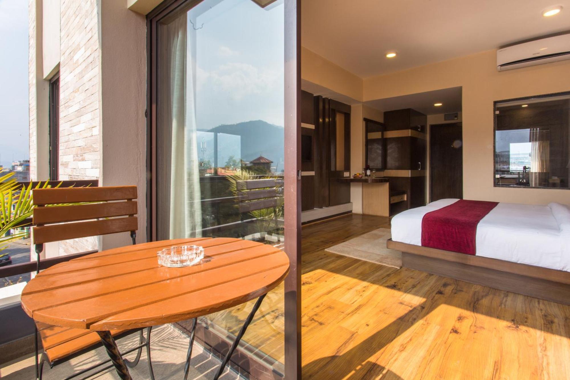 פוקהרה Hotel Queens Park מראה חיצוני תמונה