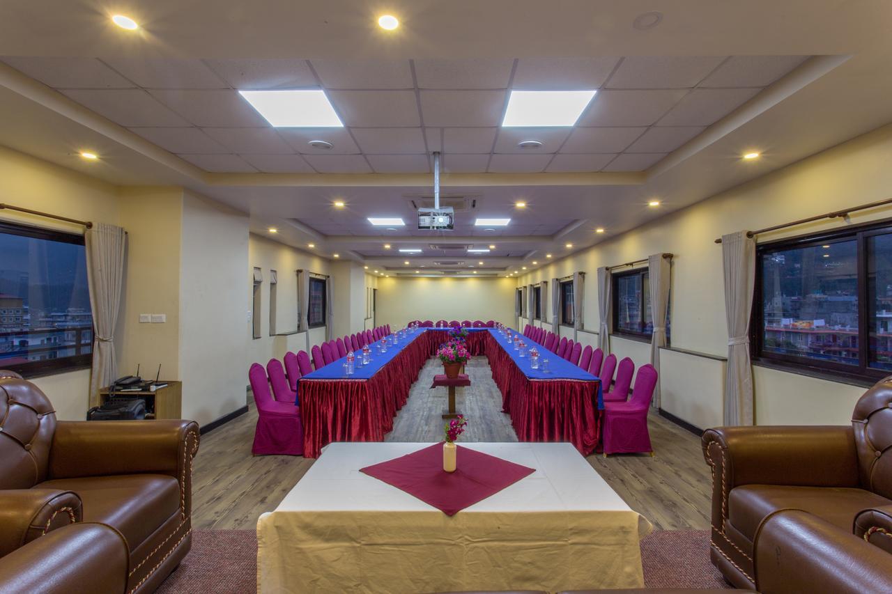 פוקהרה Hotel Queens Park מראה חיצוני תמונה