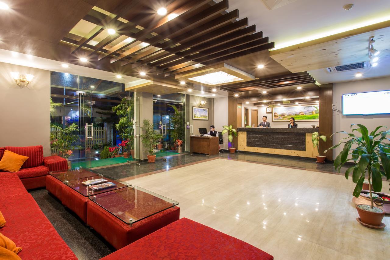פוקהרה Hotel Queens Park מראה חיצוני תמונה