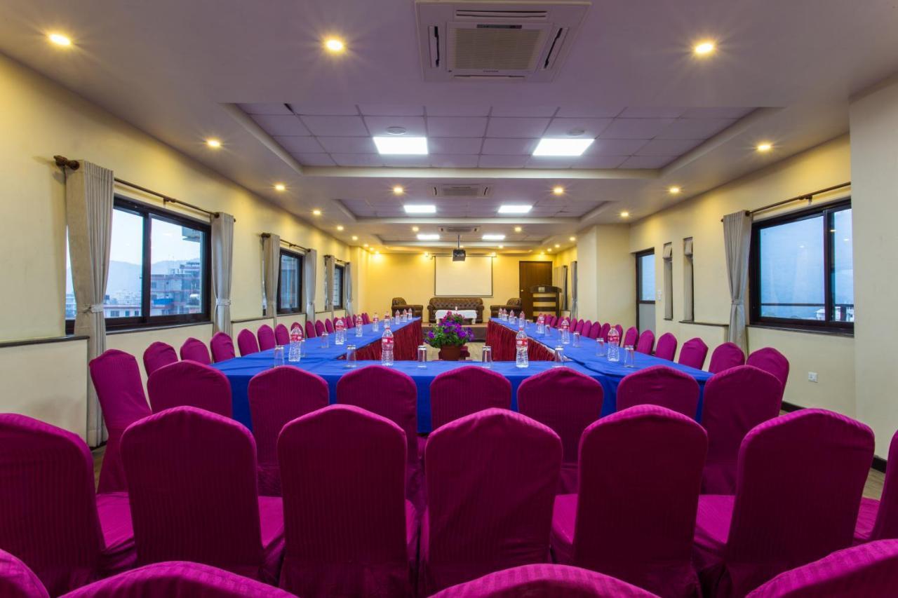 פוקהרה Hotel Queens Park מראה חיצוני תמונה