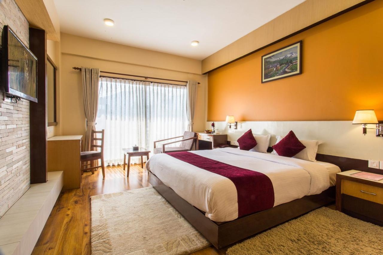 פוקהרה Hotel Queens Park מראה חיצוני תמונה