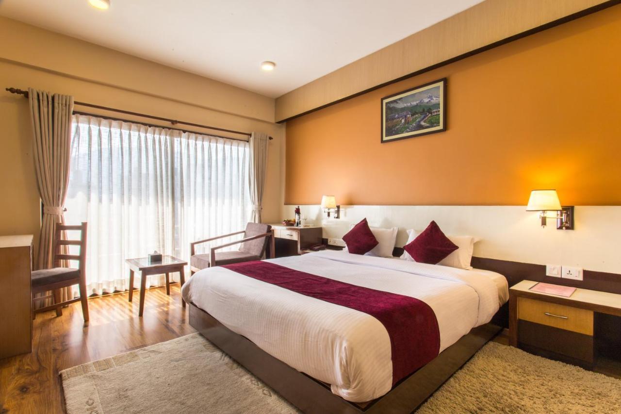 פוקהרה Hotel Queens Park מראה חיצוני תמונה