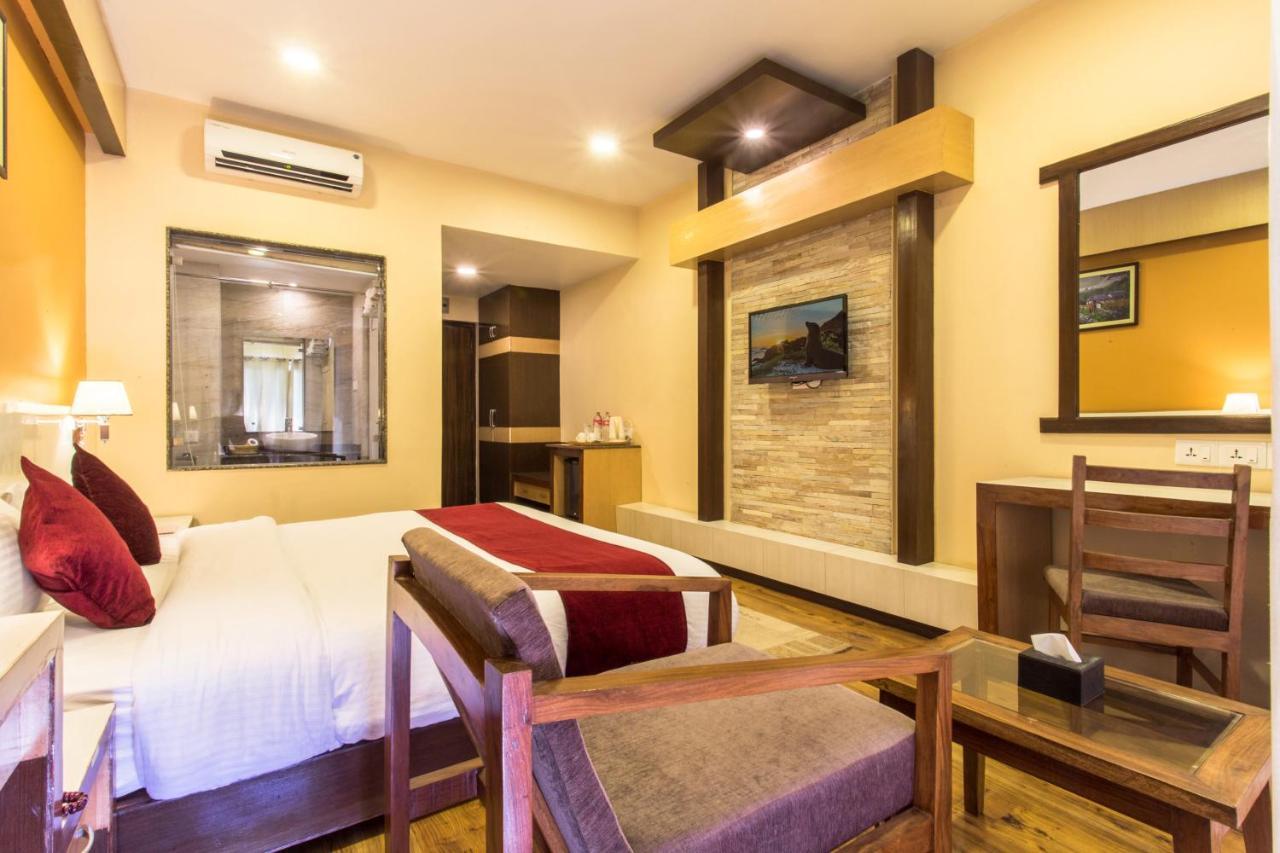 פוקהרה Hotel Queens Park מראה חיצוני תמונה