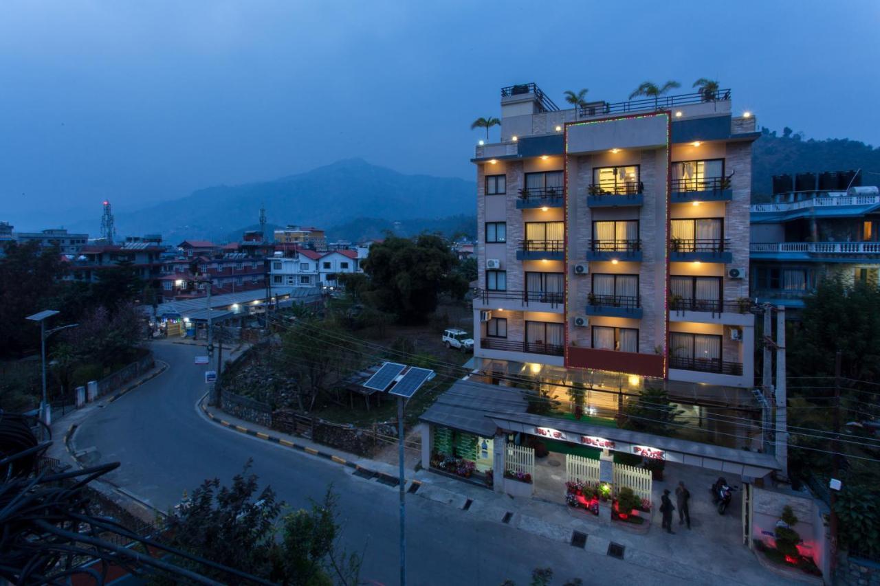 פוקהרה Hotel Queens Park מראה חיצוני תמונה