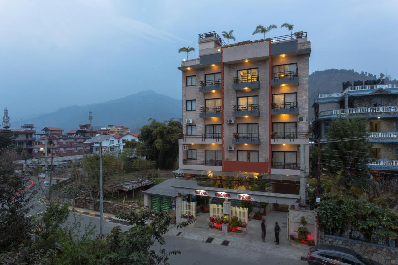 פוקהרה Hotel Queens Park מראה חיצוני תמונה