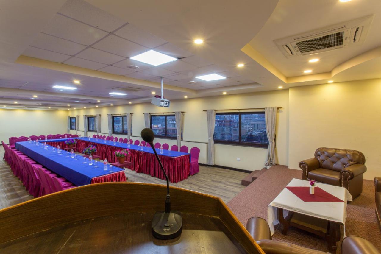פוקהרה Hotel Queens Park מראה חיצוני תמונה