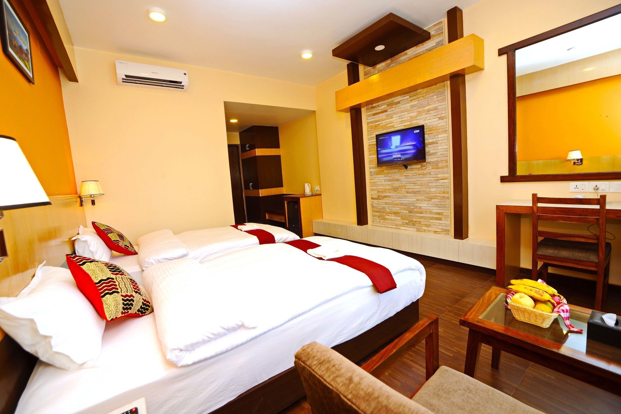 פוקהרה Hotel Queens Park מראה חיצוני תמונה
