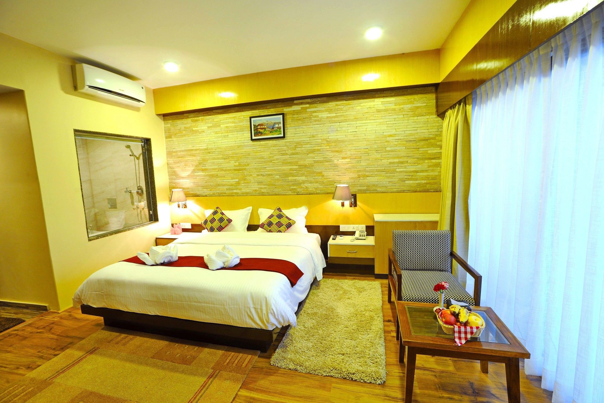 פוקהרה Hotel Queens Park מראה חיצוני תמונה