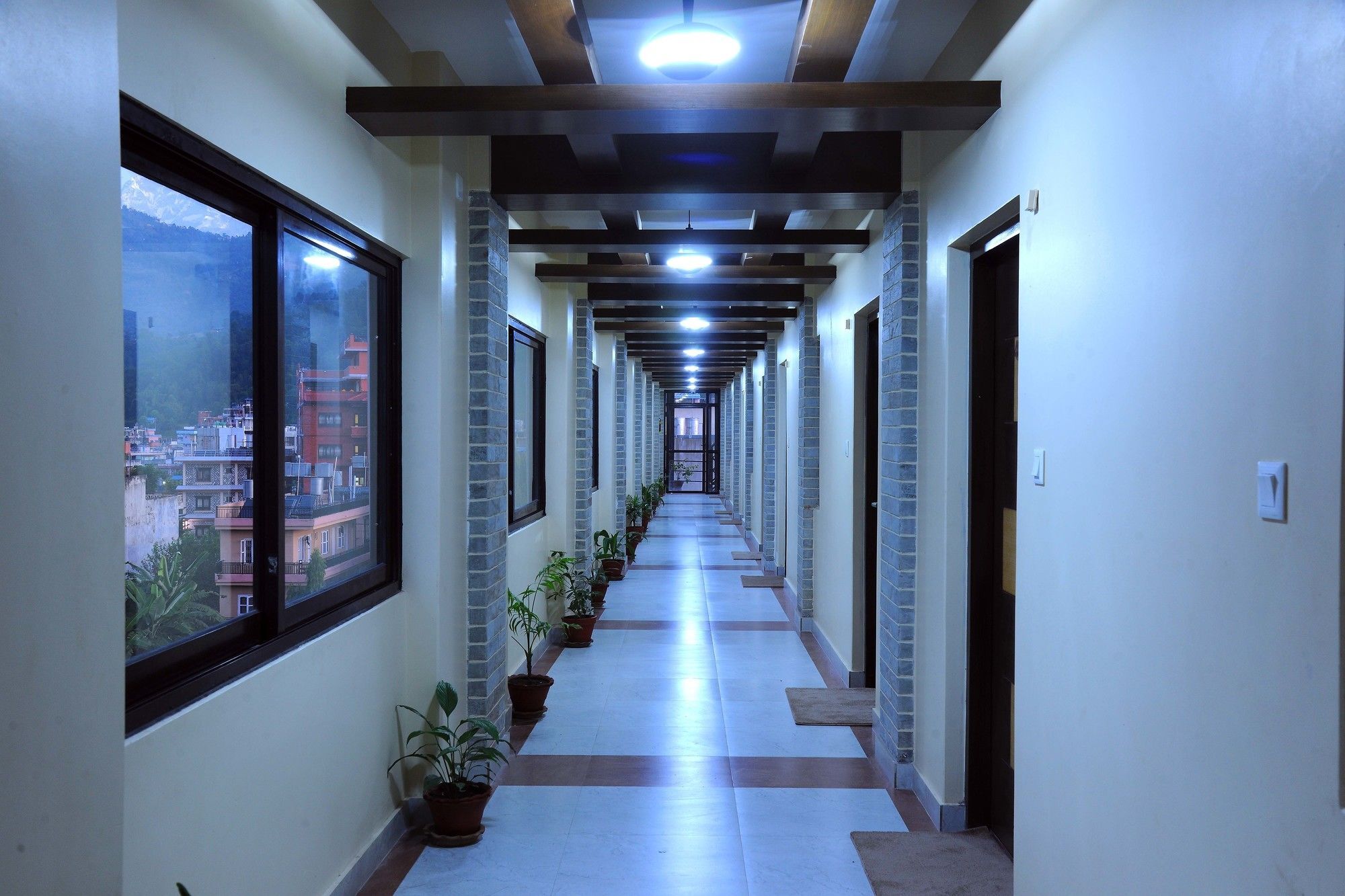 פוקהרה Hotel Queens Park מראה חיצוני תמונה