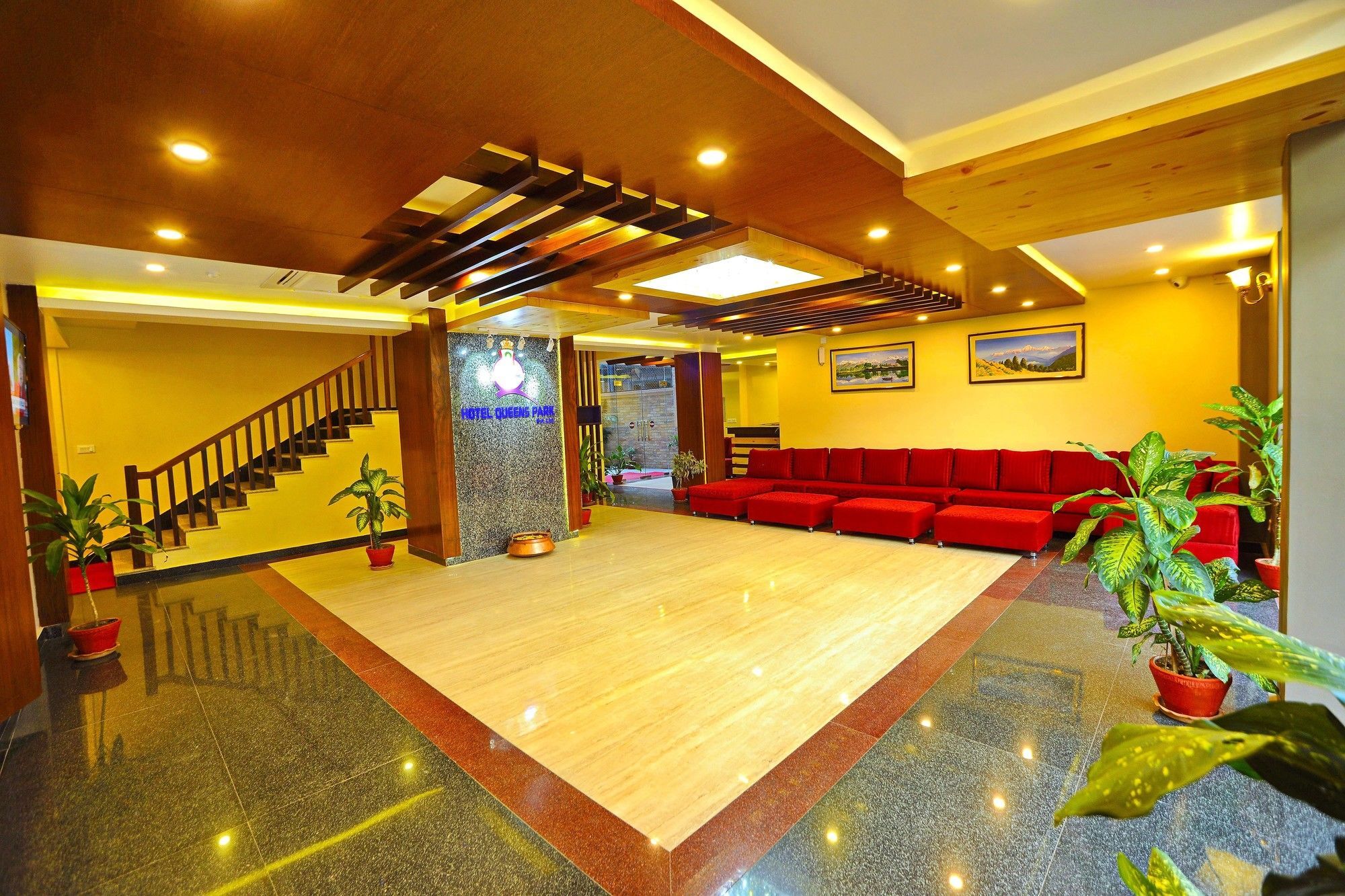 פוקהרה Hotel Queens Park מראה חיצוני תמונה
