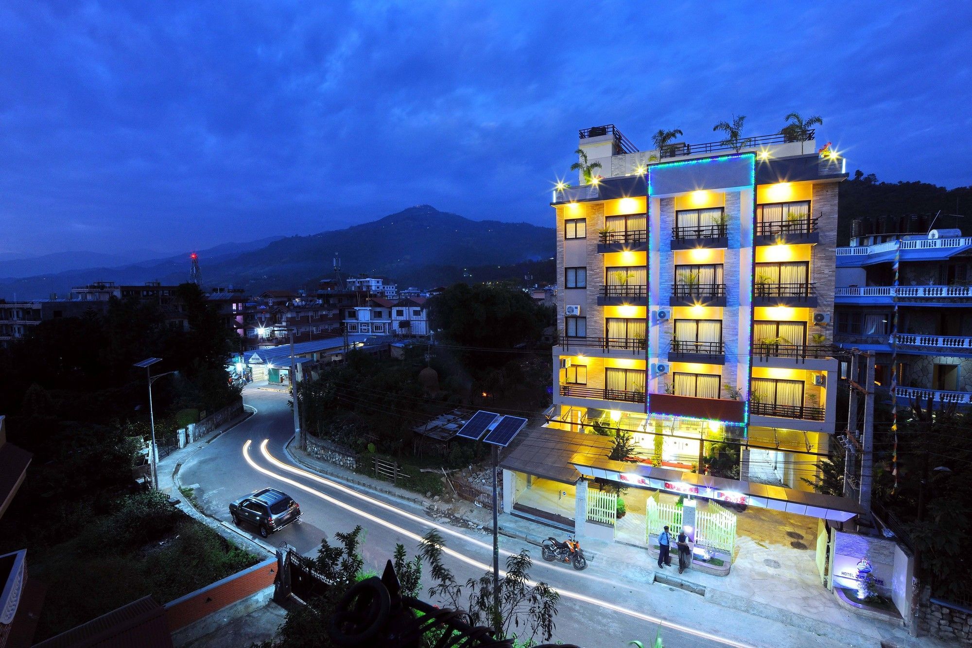פוקהרה Hotel Queens Park מראה חיצוני תמונה