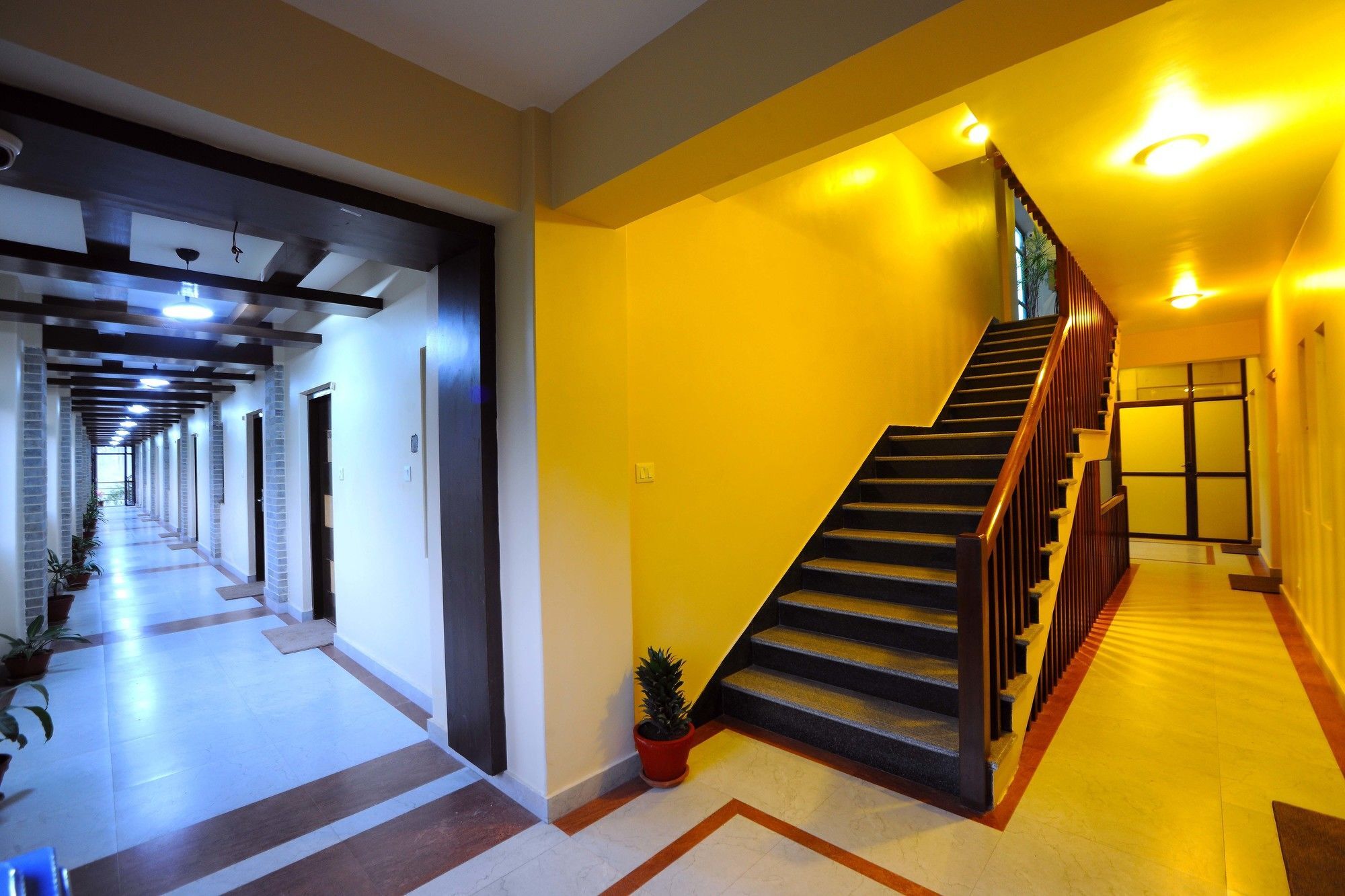 פוקהרה Hotel Queens Park מראה חיצוני תמונה