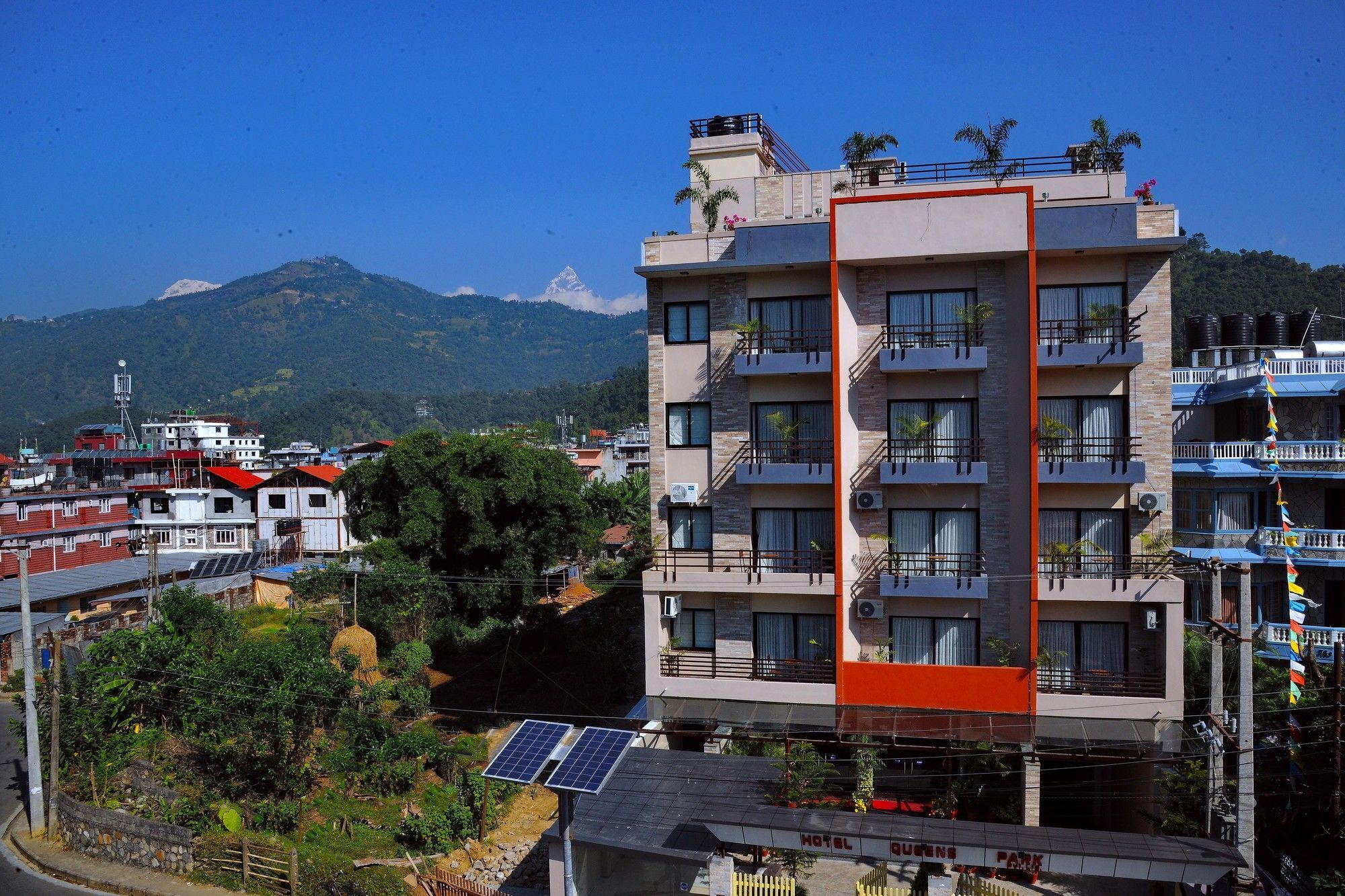 פוקהרה Hotel Queens Park מראה חיצוני תמונה