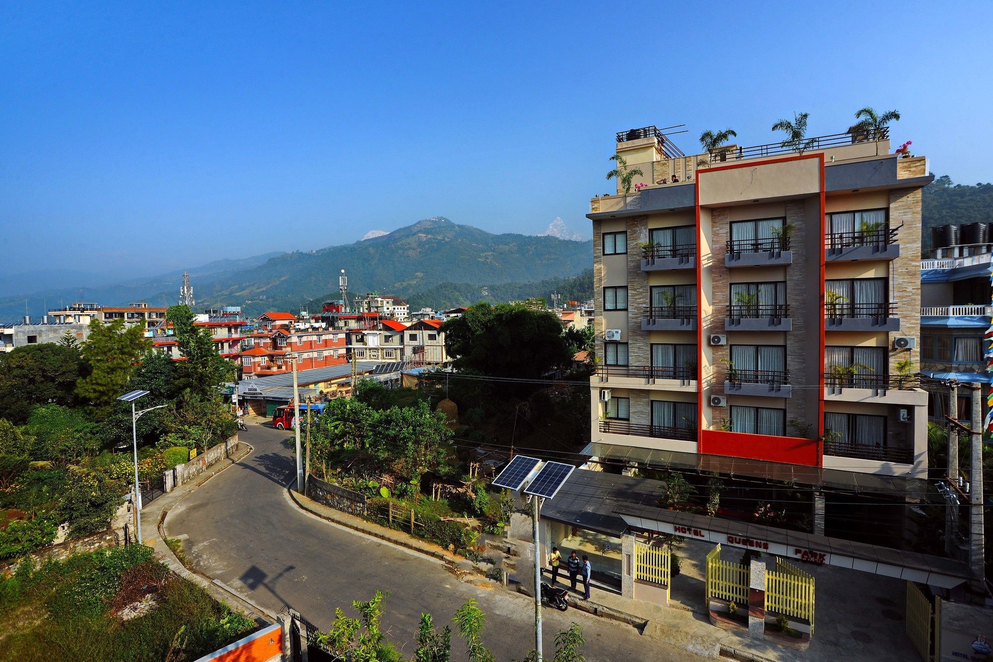 פוקהרה Hotel Queens Park מראה חיצוני תמונה