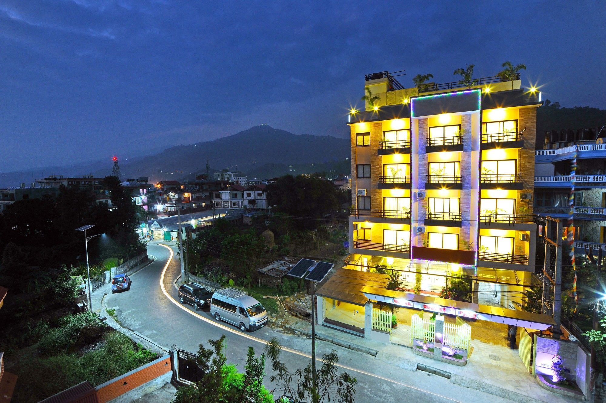פוקהרה Hotel Queens Park מראה חיצוני תמונה