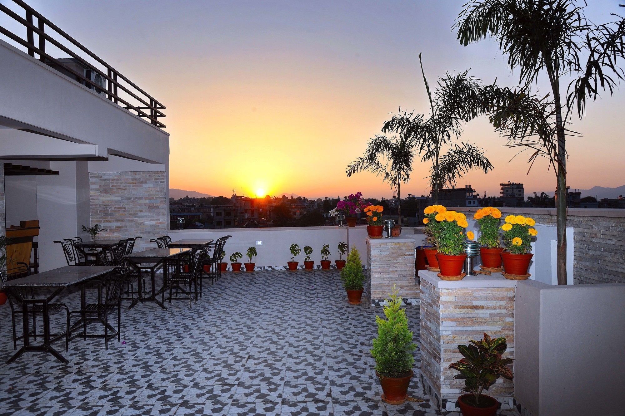 פוקהרה Hotel Queens Park מראה חיצוני תמונה